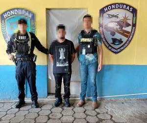 Agentes de la Dirección Policial de Investigaciones (DPI), asignados a Interpol Honduras, capturaron al hombre deportado de Estados Unidos acusado de asesinar a su compañera de hogar en Intibucá.