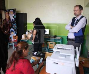 Durante el simulacro del TREP estuvieron presentes miembros de la Misión de Observación Electoral de la Unión Europea.