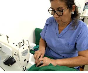 El nuevo espacio permitirá confeccionar más de 5,000 prendas al mes que son utilizadas en las salas de hospitalización y quirófanos del Hospital Escuela.