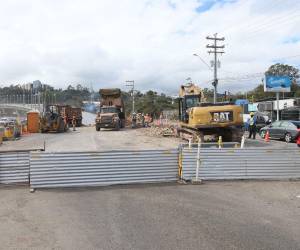 Ingenieros confirmaron que el carril izquierdo del puente Papa Francisco estará cerrado durante una semana por labores preventivas con maquinaria pesada en la zona.