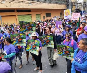Las mujeres en Honduras marcharon en la capital de Honduras en el marco del Día de la Mujer.