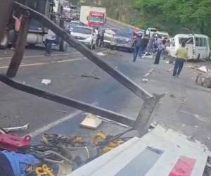 La tarde de este miércoles 17 de junio quedó marcada por una tragedia en el sector de la cuesta del Rodeo, en el departamento de Comayagua, donde un fuerte accidente de tránsito dejó múltiples agentes de la Policía Nacional muertos y varios heridos.