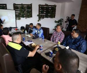 Representantes de las fuerzas vivas y EL HERALDO durante la reunión técnica previa a la Vuelta Ciclística 2025.