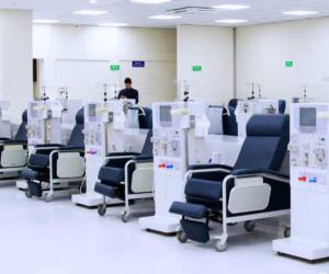 La moderna clínica atenderá unas 200 personas que padecen de problemas renales en la zona oriental.