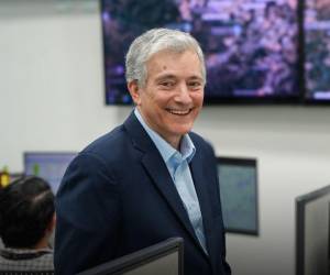 Eduardo Oviedo, ministro de Energía, adelantó más alzas en el precio de los combustibles.