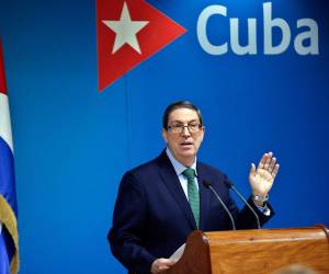La mentira es el recurso de quienes se niegan a aceptar el derecho a la libre determinación del pueblo cubano, aseguró Bruno Rodríguez, canciller del país caribeño.