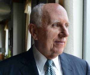 El juez Castel oficializó el cierre del caso contra el expresidente Hernández.