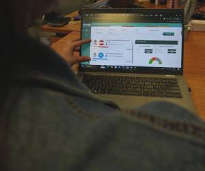 El sistema de divulgación ha presentado dos fallas, una que persistió por 24 horas y otra por 4 horas. El proceso avanza a paso lento, mientras los hondureños esperan conocer quién será el próximo presidente.