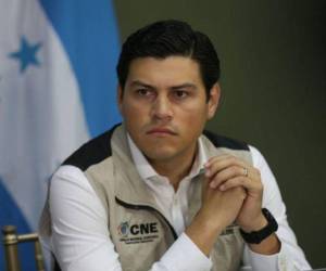 Marlon Ochoa denunció irregularidades en el sistema Trep del CNE, señalando que el software de transmisión fue modificado sin autorización.