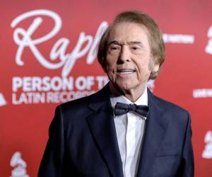 Celebridades de diversas generaciones, incluyendo a Aitana, David Bisbal, Rozalén y Pablo López, se unieron para homenajear los más de 60 años de trayectoria del divo de la balada romántica.