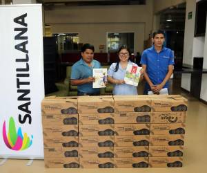 Santillana Honduras entregó libros de texto a El Heraldo para fortalecer programas educativos como Maratón del Saber y Escuelas Amigables con el Ambiente.