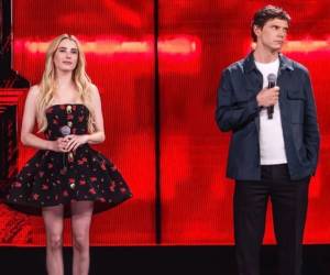 Emma Roberts y Evan Peters compartieron escenario esta semana en el Disney Advertising Upfront de Nueva York, su primera aparición conjunta en años.