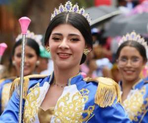 Las palillonas del Yave Nissi pusieron toda la energía y elegancia durante su participación en los desfiles patrios por los 205 años de independencia de Honduras.