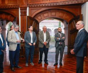 El mandatario se reunió con representantes del Consejo de Artesanos del Tabaco de Honduras (Catah).