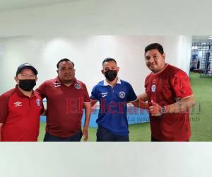 Los integrantes del cuerpo técnico fueron los primeros en llegar al Chelato Uclés y tuvieron tiempo para compartir previo al arranque del partido.