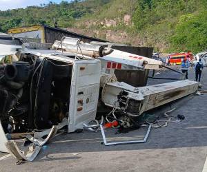 El pesado vehículo de remolque no contaba con permiso de operación para circular al momento de presuntamente provocar el accidente.