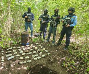 Equipos de investigación de la Policía Nacional encontraron la droga en una caleta, la cual fue incautada y se continúa con las investigaciones en el municipio de Langue, Valle.