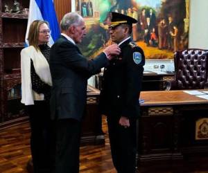 Momento en que Oseguera Mass era nombrado por el presidente Asfura.