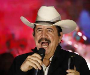 El expresidente Manuel Zelaya se refirió a los rumores de negociaciones para incluirlo como diputado.