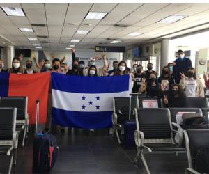 Un grupo de 30 estudiantes hondureños en Taiwán enfrenta riesgo de cancelación de becas tras cinco meses sin pagos.