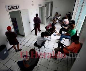 Triajes están saturados de pacientes por el rebrote de covid-19.