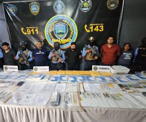 Los cinco integrantes de la Banda G5 dedicada a la falsificación de lempiras de diferentes denominaciones y dólares, se presentaron a la audiencia inicial en los juzgados de San Pedro Sula.