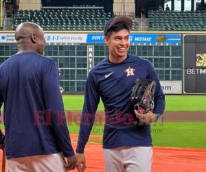 El pelotero hondureño Mauricio Dubón volvió a la acción de las Grandes Ligas, esta vez como jardinero enfrentando a los Miami Marlins.