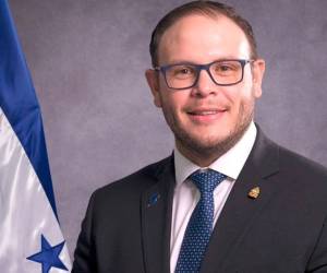 Adolfo Ráquel, diputado por el Partido Nacional, afirmó que el sueldo que percibe como legislador lo destina en gran parte a ayudas para la población.
