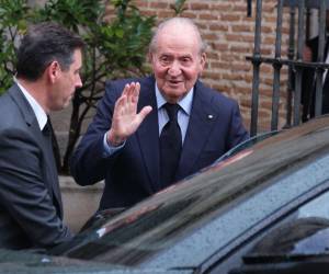 Apenas un mes después de su última visita, el rey emérito regresa a Sanxenxo. Esta vez viene a competir con el Bribón en la Liga de 6 Metros.