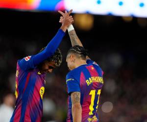 Raphinha anotó los dos goles para darle la victoria al Barcelona.