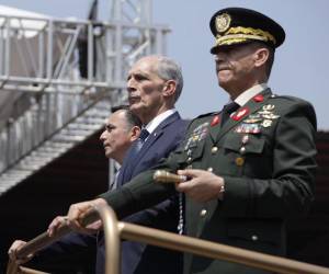El presidente estuvo en la ceremonia de ascenso de 148 oficiales de las Fuerzas Armadas comprendidos entre los rangos de capitán y general de brigada.