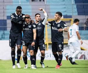 Imágenes del desarrollo del partido.