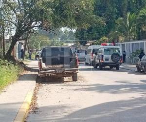 Agentes de la Policía Nacional custodiaron la residencia del exalcalde Adán Fúnez durante el operativo ejecutado en horas de la madrugada en Tocoa, Colón, donde fue capturado por su presunta participación intelectual en el asesinato del ambientalista Juan López.