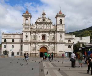 La histórica Iglesia Santa María de Los Dolores requiere reparación tras daños acumulados por filtraciones en el invierno.