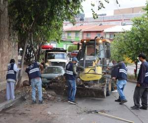 Desde el domingo 17 de enero, el edil realiza operativos integrales que incluyen retiro de grava suelta, limpieza de calles y desagües para proteger a la ciudadanía.