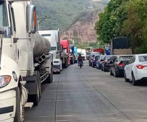 El conflicto entre transportistas de carga pesada, empresarios y autoridades hondureñas continúa escalando luego de que el gremio cumpliera este martes 26 de mayo su segundo día consecutivo de protestas y bloqueos en distintas carreteras del país.