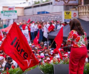 La candidata presidencial de Libre, Rixi Moncada, encabezó una amplia concentración en Talanga, Francisco Morazán, su tierra natal, durante este domingo.