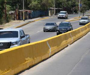 Autoridades explican que la señalización busca ordenar el tránsito y reducir tiempos de recorrido en una ciudad con creciente congestión vehicular diaria.