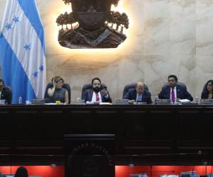 Luis Redondo junto a diputados de Libre emitieron un decreto, que fue sancionado por Xiomara Castro, para que el CNE cuente todas las actas en los tres niveles electivos.