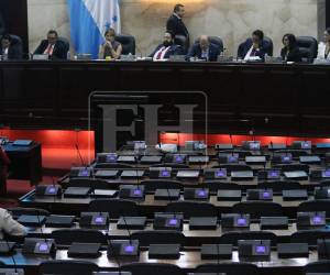 El decreto que busca el recuento de votos fue aprobado en un hemiciclo vacío, como muestra la imagen captada ese día por El Heraldo, con suplentes de Libre usurpando curules de otras bancadas.