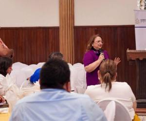 La ministra de Educación, Arely Argueta, participó en la jornada que busca crear acciones para prevenir la violencia en los centros escolares.