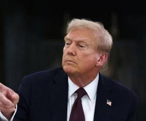 Es un objetivo posible para un buen y certero disparo directo a la puerta principal, respondió Trump sobre la posibilidad de atacar esta zona.