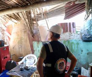 Alrededor de 12 personas fueron hospitalizadas tras el sismo de magnitud 6 que sacudió a Perú durante la noche del pasado sábado 27 de diciembre. El fenómeno se sintió en Lima y varias ciudades del norte del país, informó este domingo el Ministerio de Salud (Minsa). A continuación imágenes de los daños.