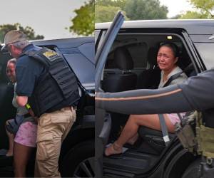 Patricia Escobar, una madre de familia de origen hondureño, fue arrestada este miércoles 14 de octubre por agentes del Servicio de Inmigración y Control de Aduanas (conocido por sus siglas en inglés ICE) en el norte de Austin, Texas, mientras les suplicaba que no se la llevaran por sus hijas de cuatro y siete años. A continuación, imágenes y los detalles del desgarrador momento que fue captado.