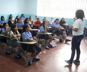 Los docentes a nivel nacional mostraron sus malestar por la falta de pago del último mes del año.