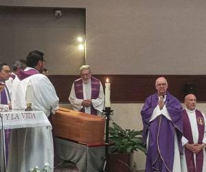 Monseñor José Vicente Nácher presidió una misa exequial por monseñor Teodoro Gómez, obispo de la Diócesis de Choluteca, quien falleció en España cuando se dirigía hacia Roma.