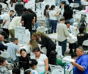 Las Juntas Especiales de Verificación y Recuento (JEVR) está avanzando en el escrutinio especial de diputados y corporaciones municipales.