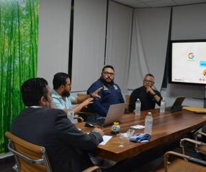 En un encuentro estratégico, la Alcaldía del Distrito Central y Waze for Cities acordaron colaboración para alertar sobre cierres, baches y eventos viales.