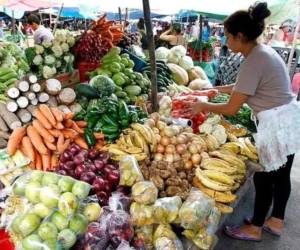 Los consumidores enfrentan variaciones en los precios de alimentos básicos, con aumentos en cinco productos y reducciones en otros cuatro.