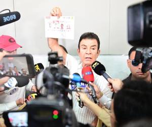 Salvador Nasralla es el candidato presidencial del Partido Liberal.